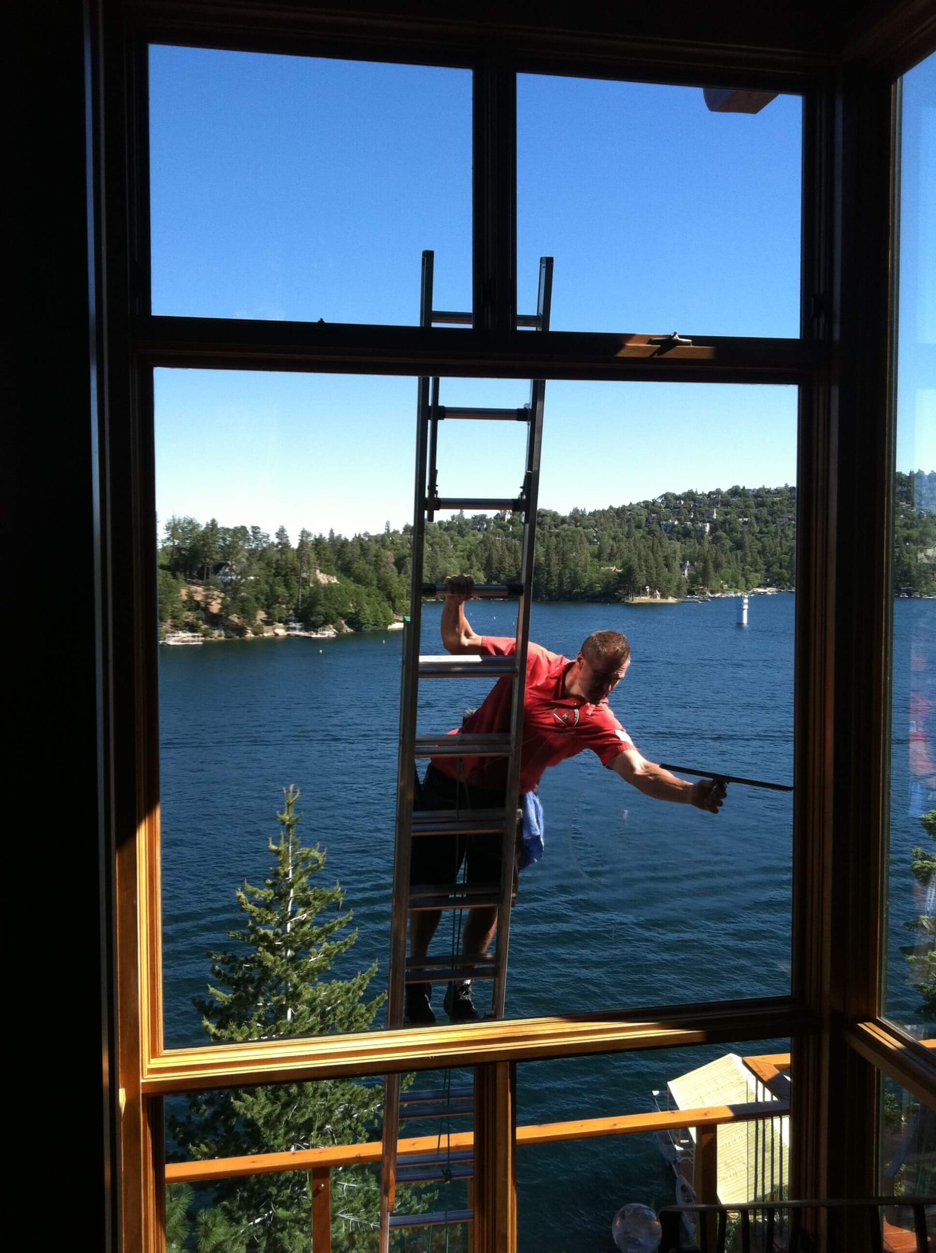 Cleaning large windows with the support of a ladder
