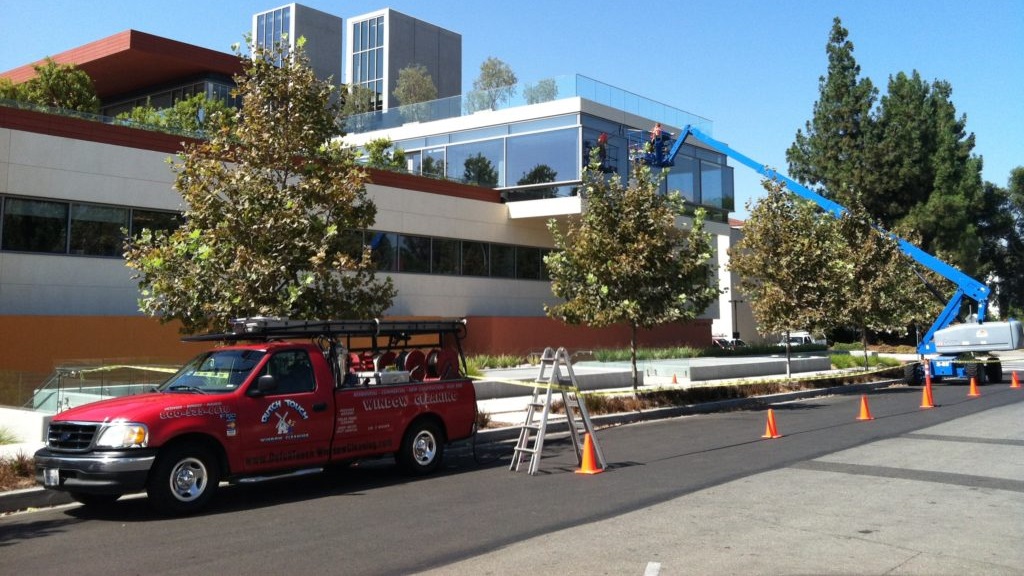 Commercial window cleaning in CA