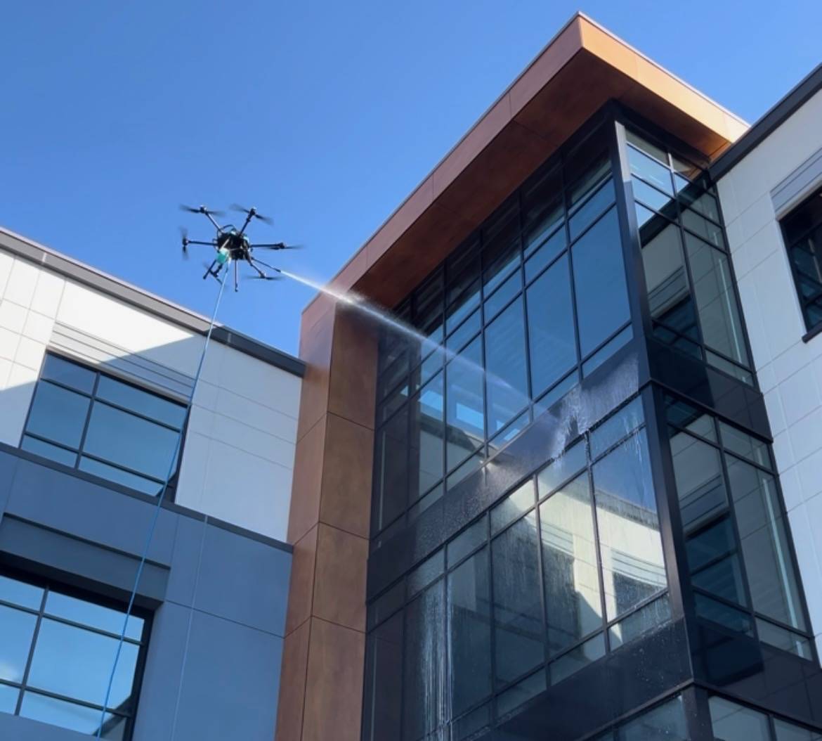 Cleaning large windows with the support of a ladder